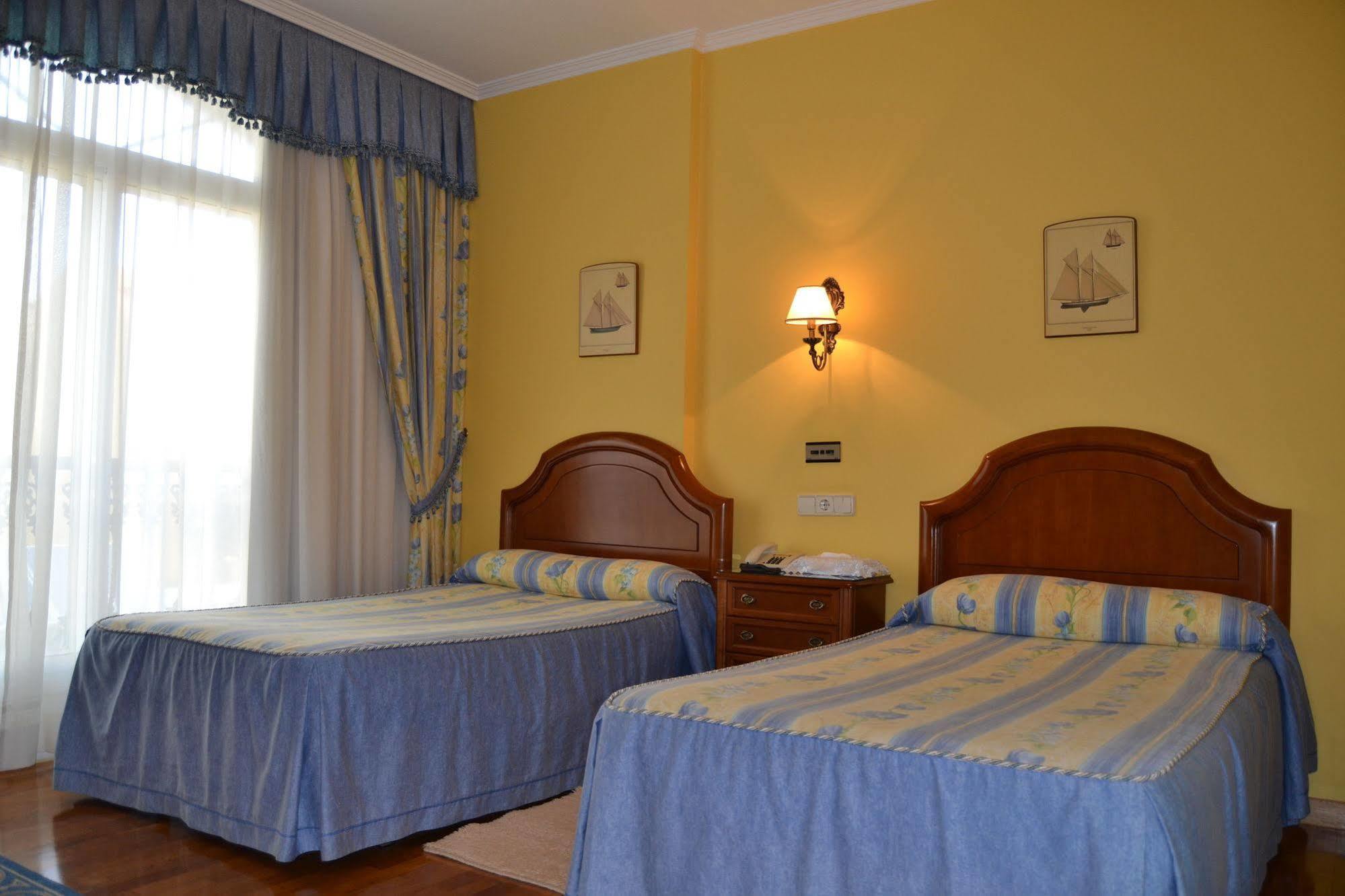 Hotel Playa Compostela Vilagarcia de Arousa Bagian luar foto